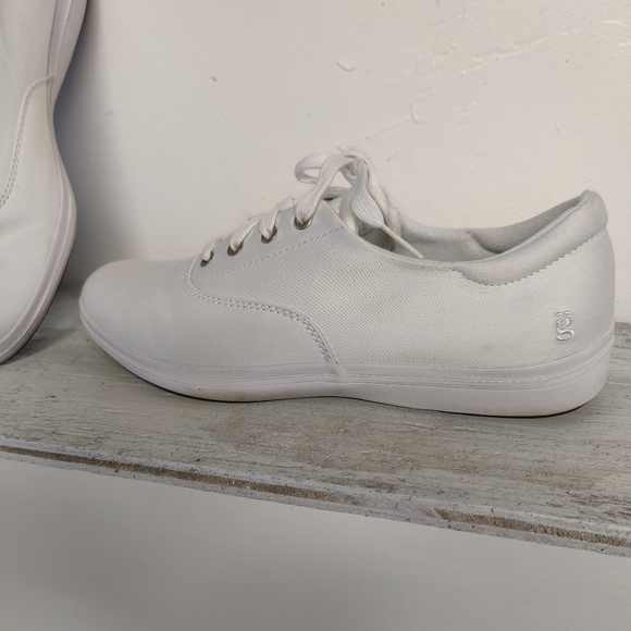 Shoes Womens 85 White Shoes Poshmark